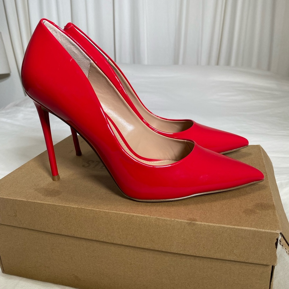 Steve Madden Vala Vibrant Red Pointed pumps Heels